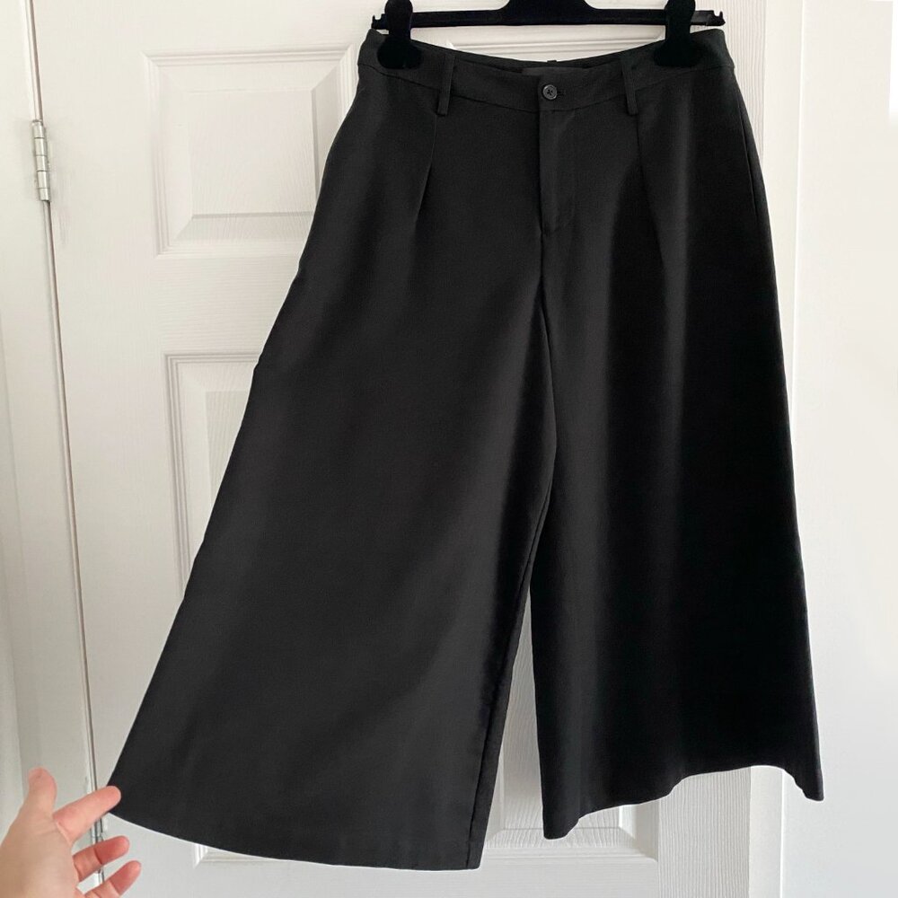 CO Pleated Wide Leg Culottes, size Small